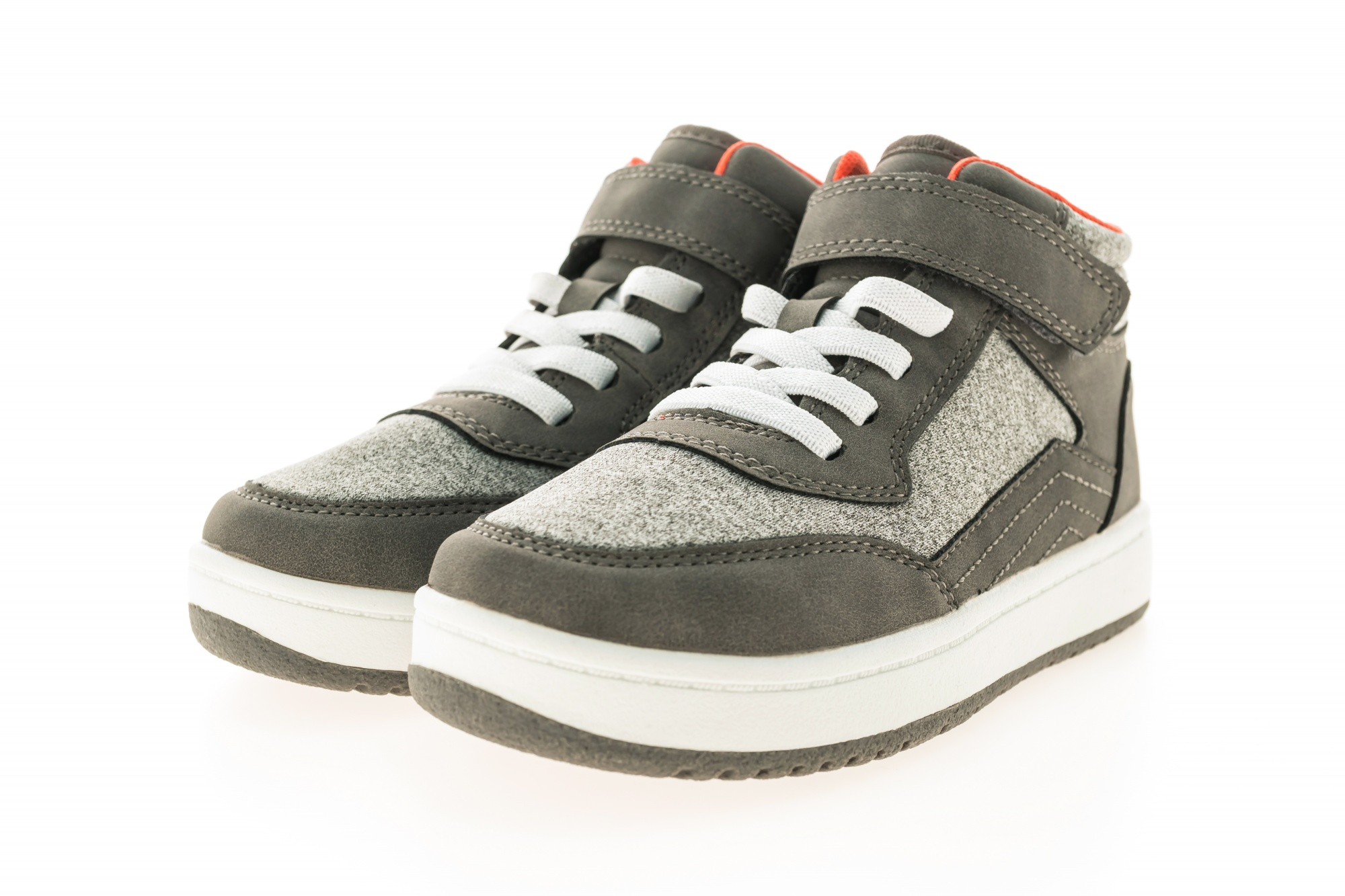 chaussure basket blache pour homme stylisé 